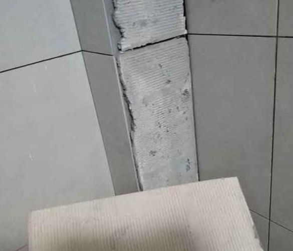 横峰瓷砖空鼓维修公司分享下厨房瓷砖脱落的补救措施。
